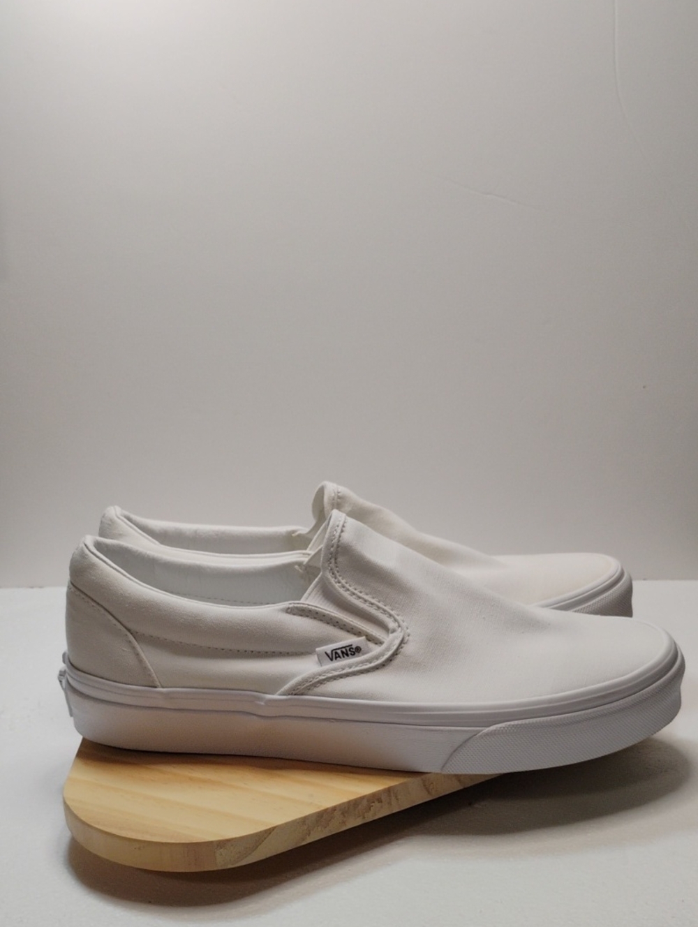 Vans White Canvas Classic Slip-On Loafers. Men Size 7, Women Size 8.5